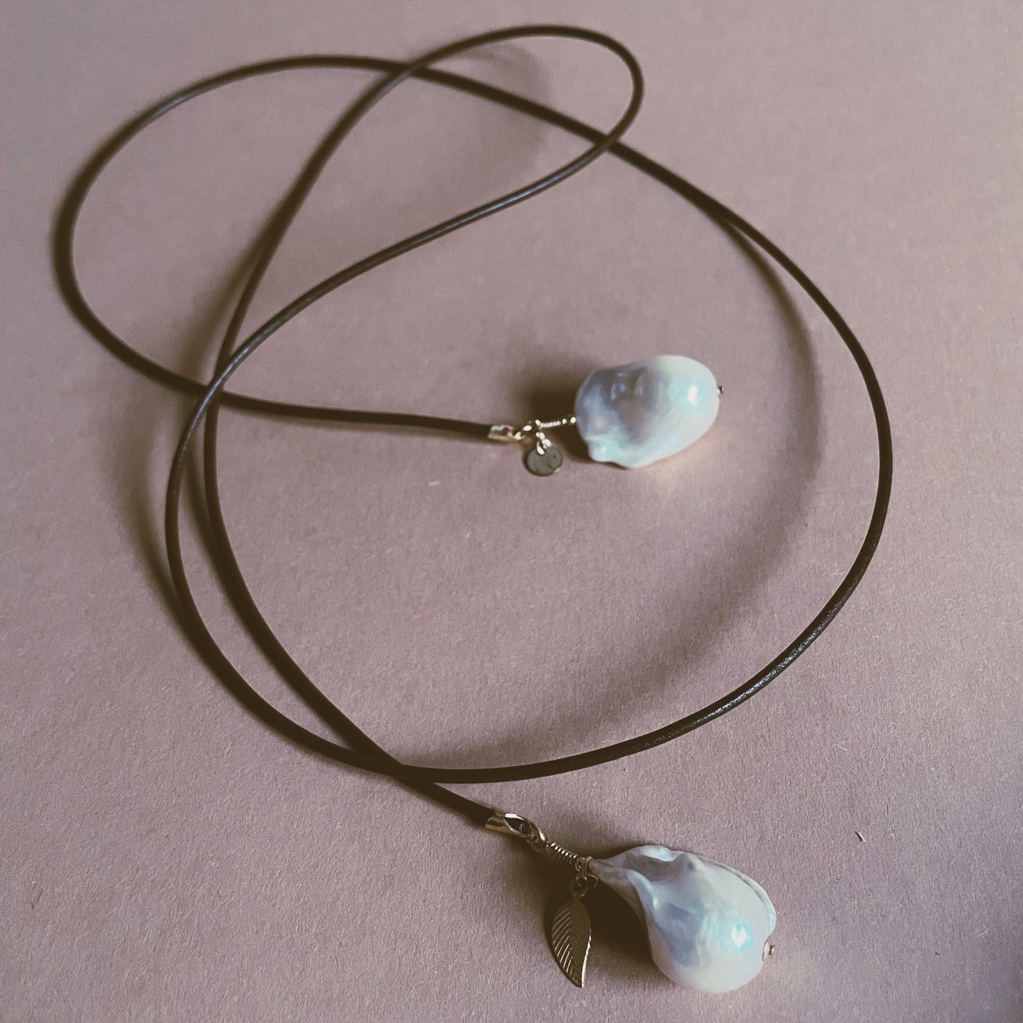 Duchesse Bőr Lariat Nyaklánc