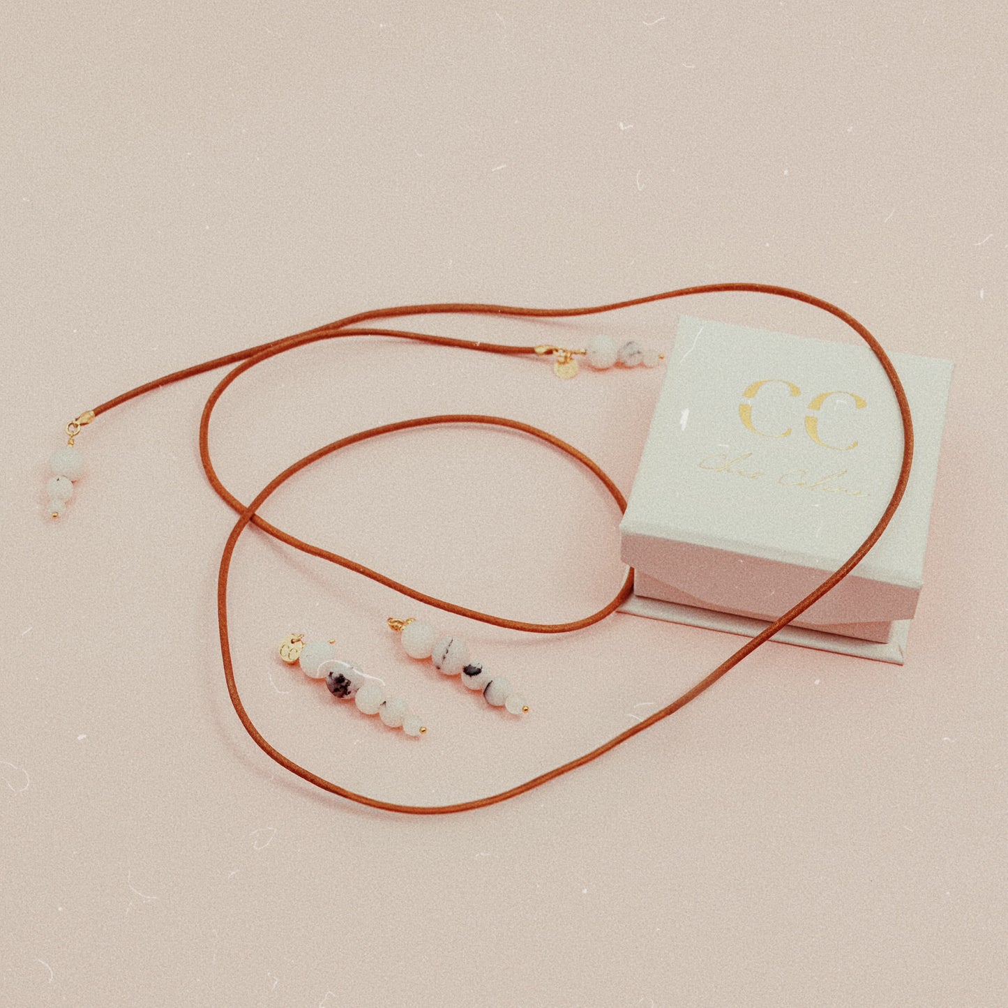 Sakura Bőr Lariat Nyaklánc