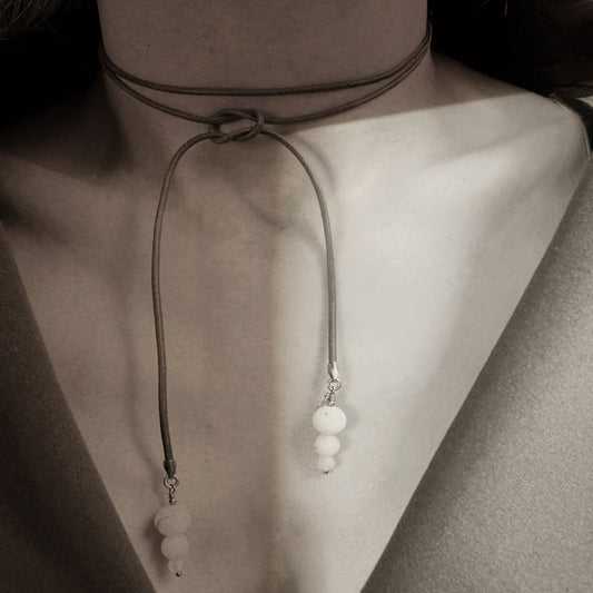 Sakura Bőr Lariat Nyaklánc