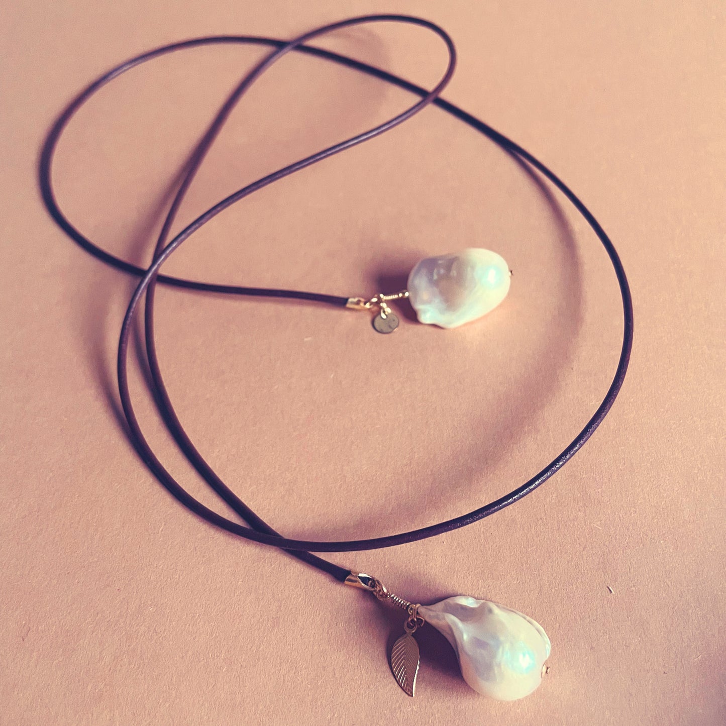 Duchesse Bőr Lariat Nyaklánc 